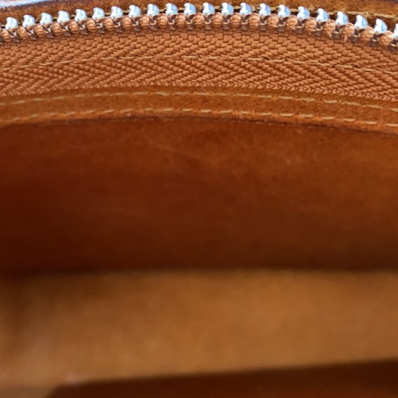 Most Wanted USA The Classic Carryall Leather Cross - Picture 13 of 17